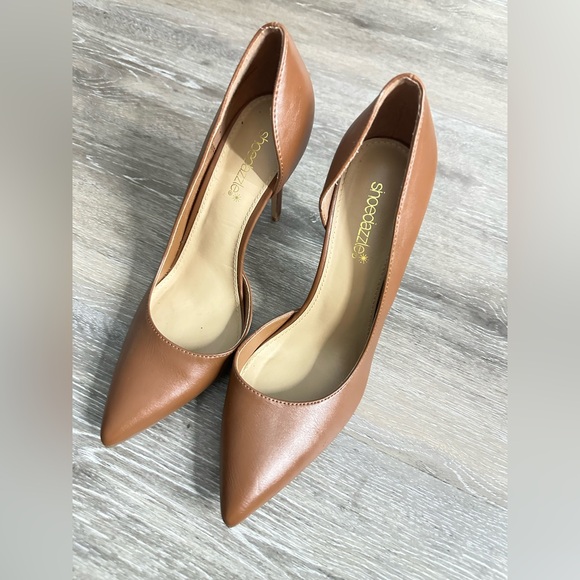 Shoe Dazzle Classic Brown Heels - Picture 1 of 4